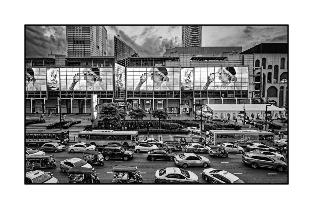 Traffic sur Ratchadamri road, Bangkok